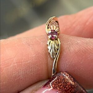 409258 10k BHG with pink sapphire